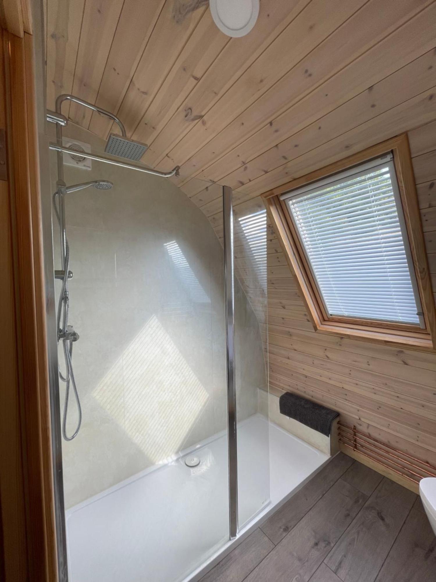 Hotel Squirrel Glamping Pod School House Farm Leighton  Esterno foto